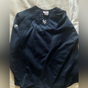 Youth XL Yankees athletic sweatshirt/long sleeve Therma Base Pullover